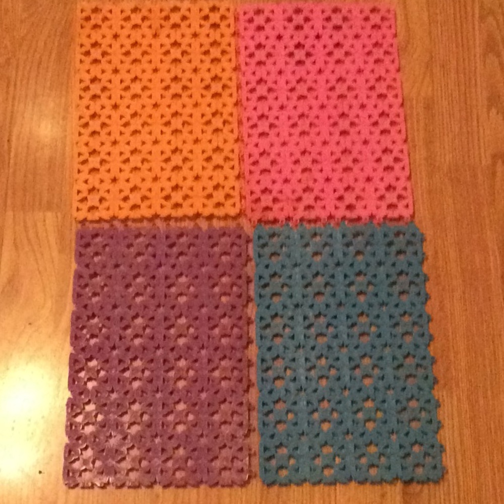 Plastic heart hole splice feet Pad